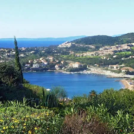 Holiday home Agay Sleeps 8 Pool Air Con Wifi
