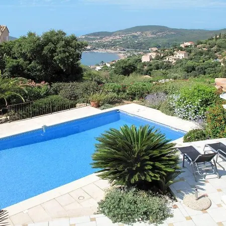 Agay Sleeps 8 Pool Air Con Wifi Holiday home *
